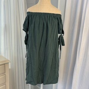 Elegant Off-Shoulder or on-shoulder versatile Green Dress
